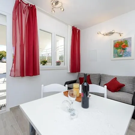 Leona- One Bedroom With Terrace
