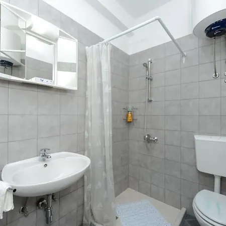 Leona- One Bedroom With Terrace